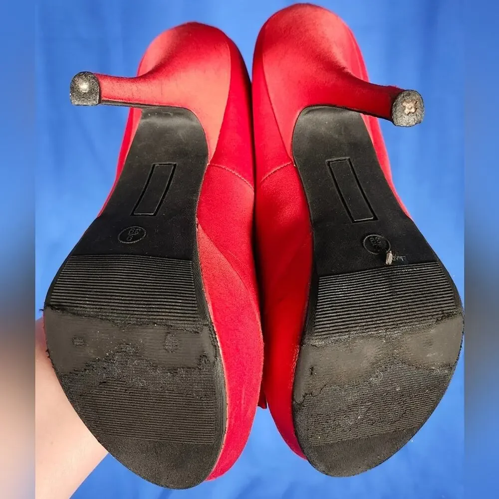Source Unknown red platform